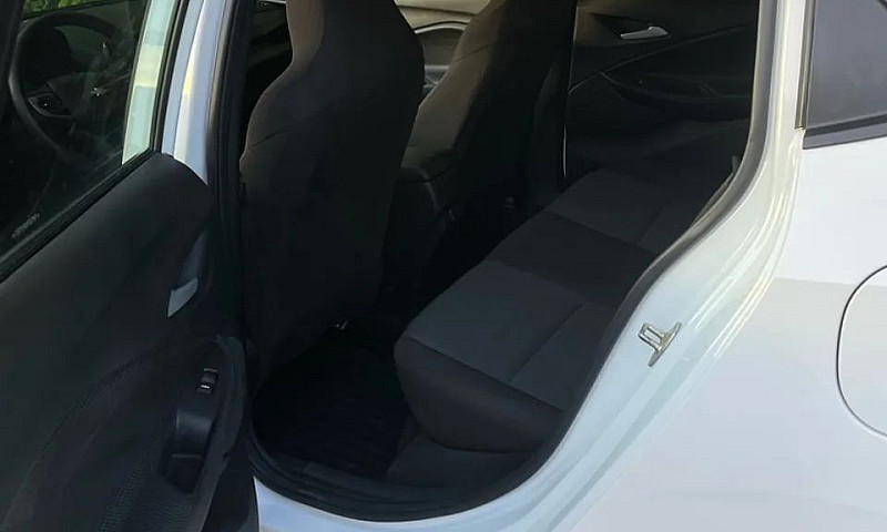 Chevrolet Onix Hatch...