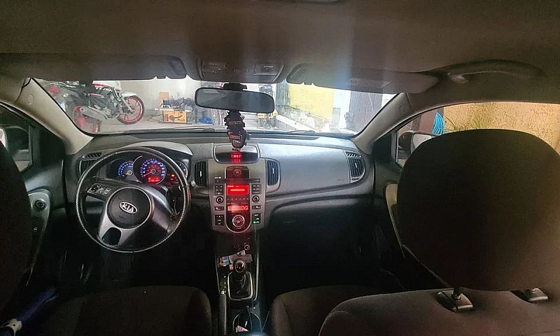 Kia Motors Cerato 1....