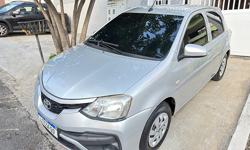 Toyota Etios X 1.3 F...