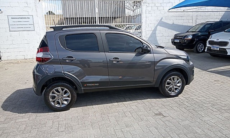 Fiat Mobi Trekking 1...