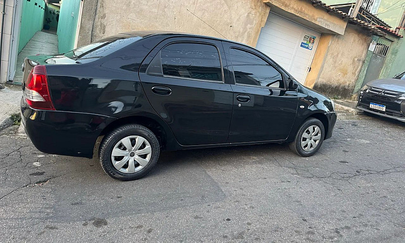 Toyota Etios Xs Seda...