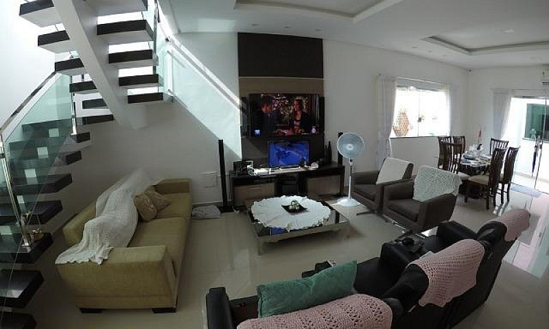 Ótima Casa Duplex Co...
