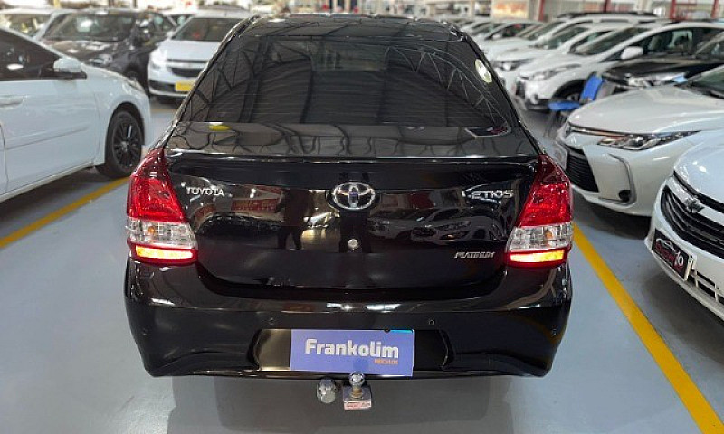 Toyota Etios Sedan P...