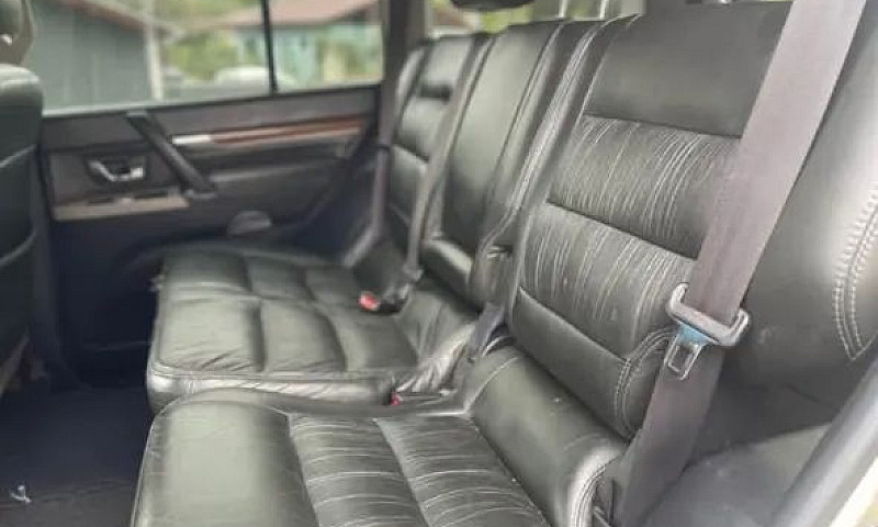 Mitsubishi Pajero Fu...
