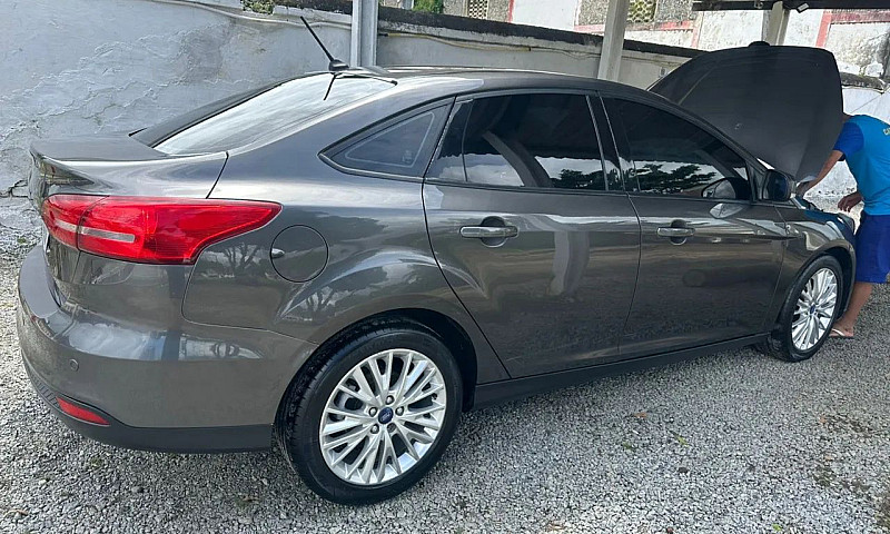 Ford Focus Fastback ...