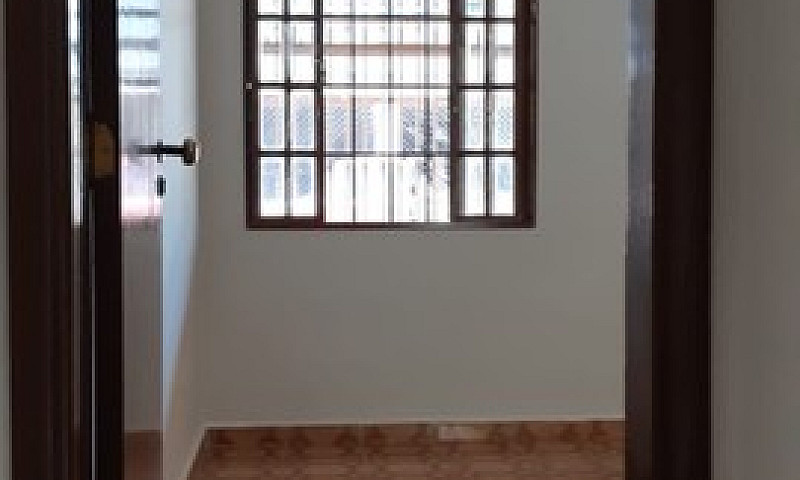 Aluga-Se Casa Na Qe ...