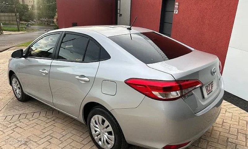 Toyota Yaris Xl Seda...