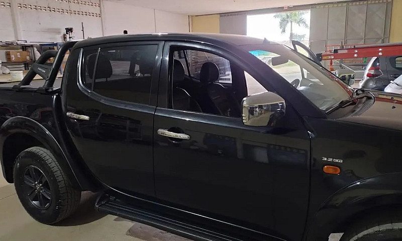 Mitsubishi L200 Trit...