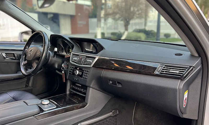 Mercedes-Benz E-350 ...