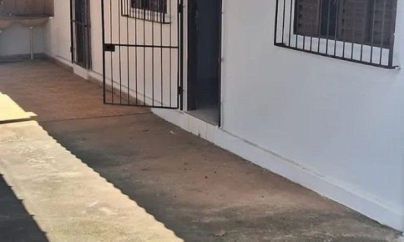Alugo Casa 1Q Jardim...