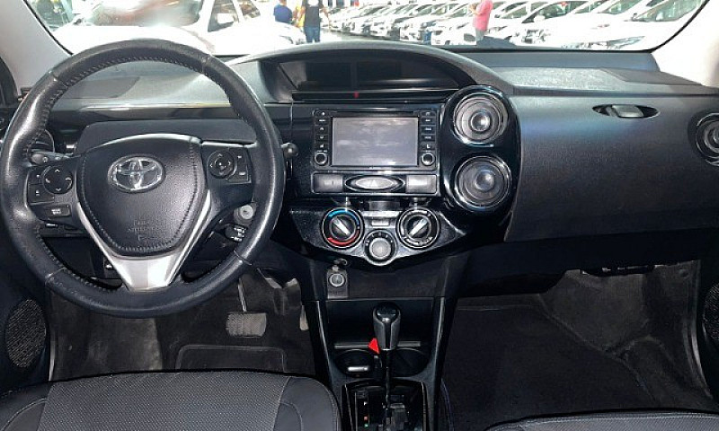 Toyota Etios Sedan P...