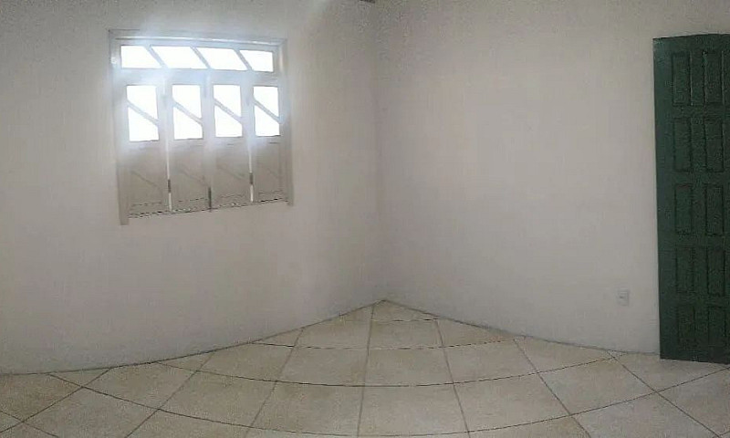 Alugo Bela Casa Em I...