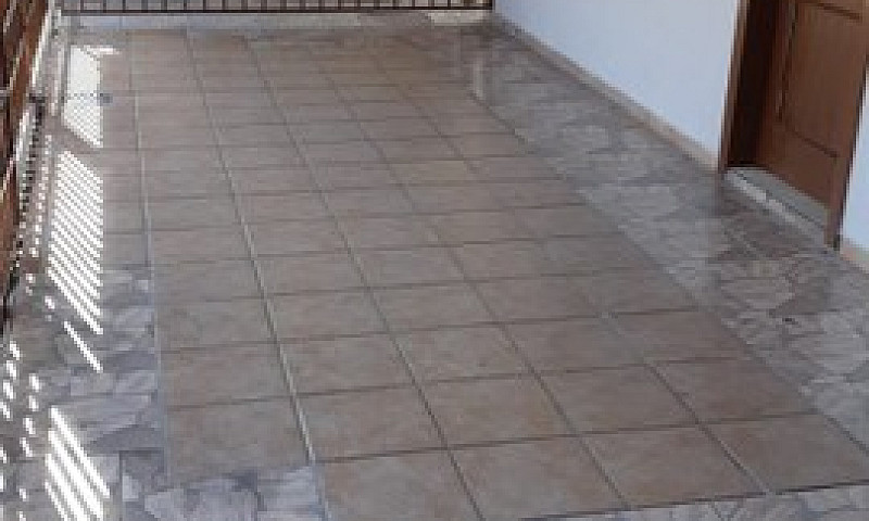 Aluga-Se Casa Na Qe ...