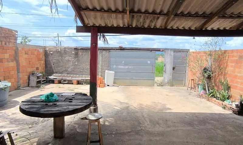 Lv* Vende-Se Casa Em...