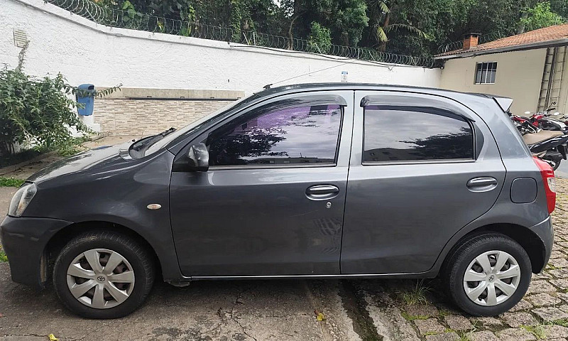 Toyota Etios X 1.3 F...