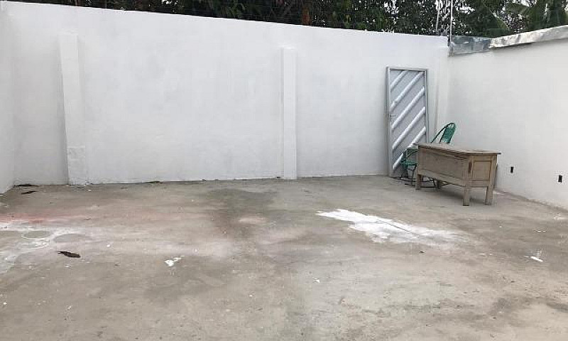 Ampla Casa No Manoa....