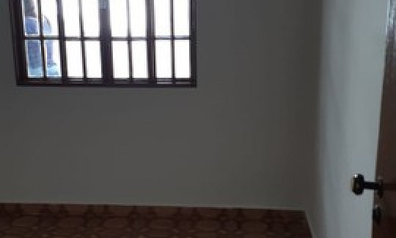 Aluga-Se Casa Na Qe ...