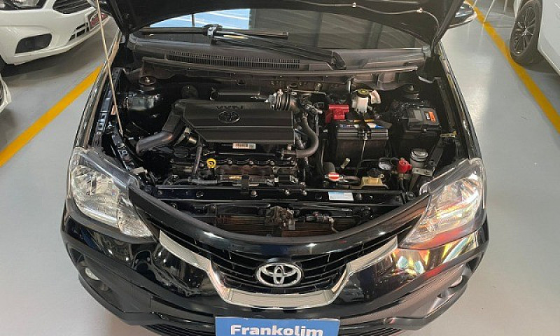 Toyota Etios Sedan P...