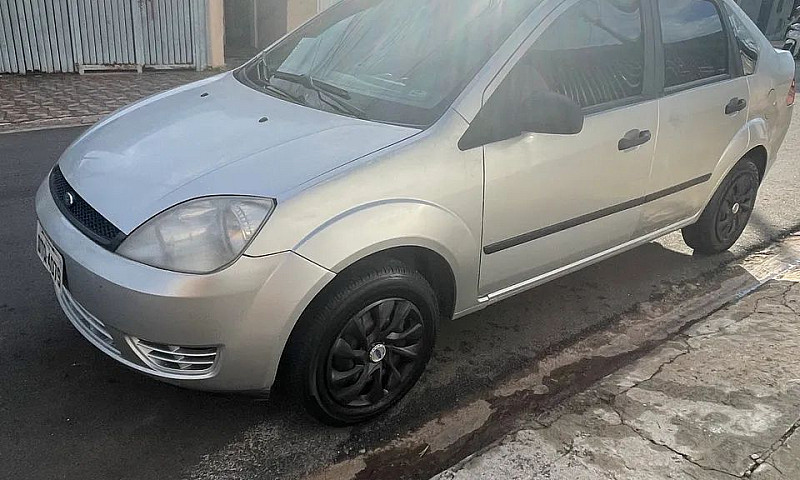 Ford Fiesta Sed. 1.6...