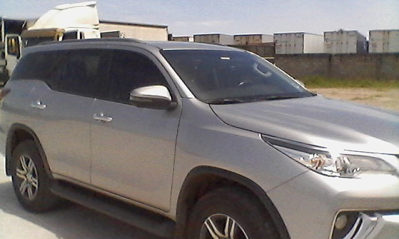 Vendo Hilux Sw4 2019...