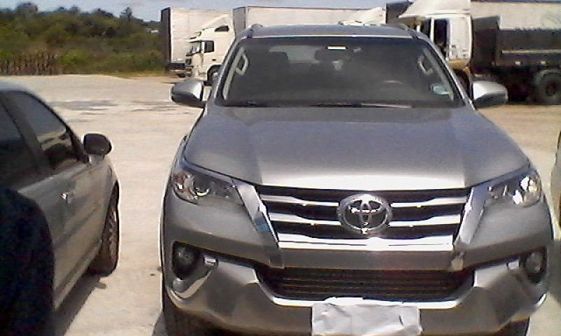 Vendo Hilux Sw4 2019...