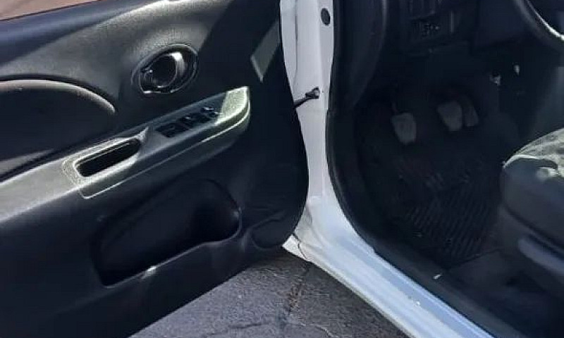 Nissan March S 1.0 1...
