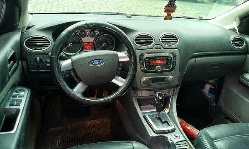 Ford Focus Ghia 2009...