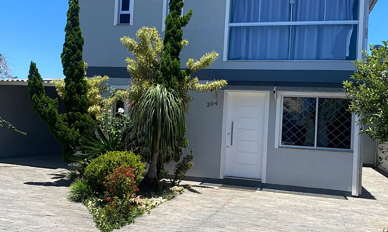Casa Com 174M2 Na Po...