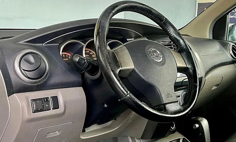 Nissan Livina Sl 1.8...