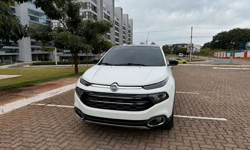 Fiat Toro Volcano 2....