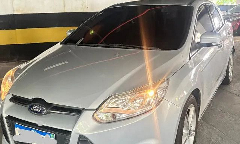 Ford Focus Sedan 2.0...