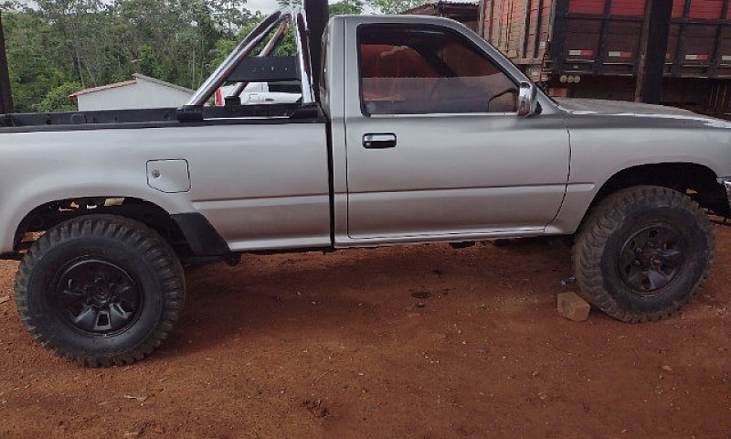 Hilux 2.8 2001...