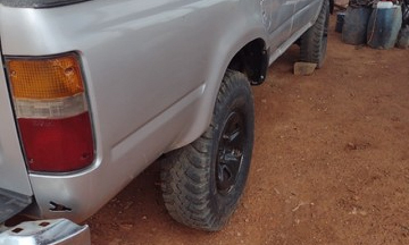 Hilux 2.8 2001...