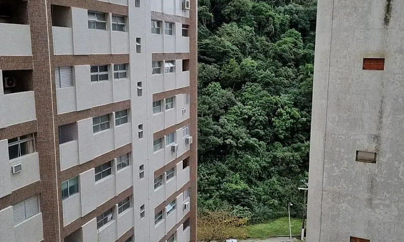 Flat Com 04 Garagens...