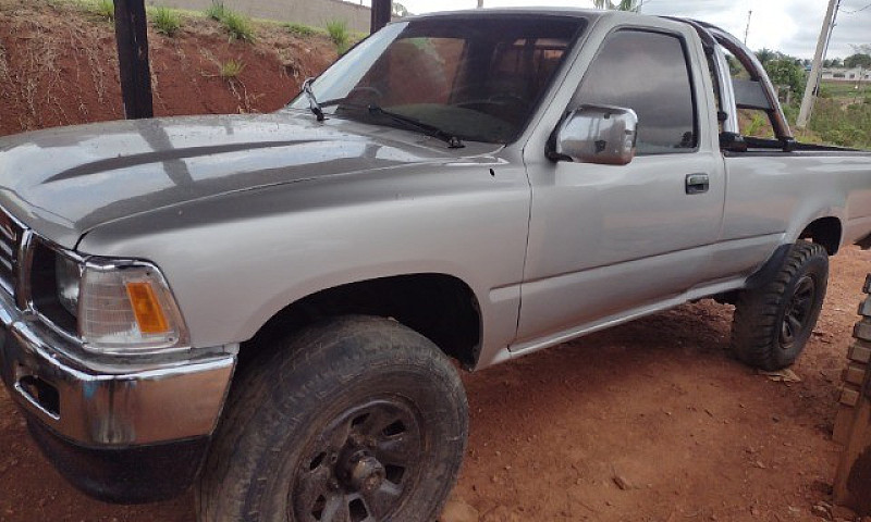 Hilux 2.8 2001...