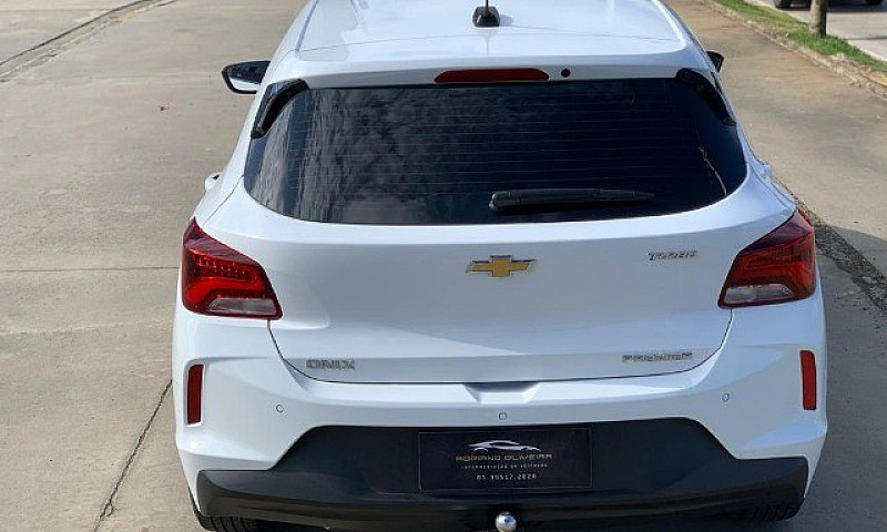 Chevrolet Onix Premi...