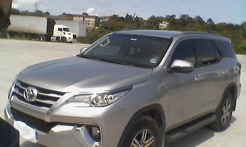 Vendo Hilux Sw4 2019...