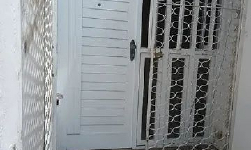 Vende-Se Casa/Sobrad...