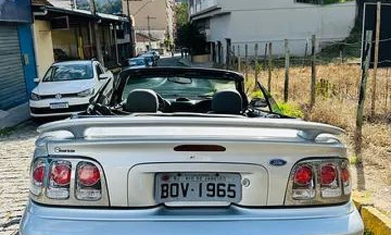 Ford Mustang Gt V8 C...