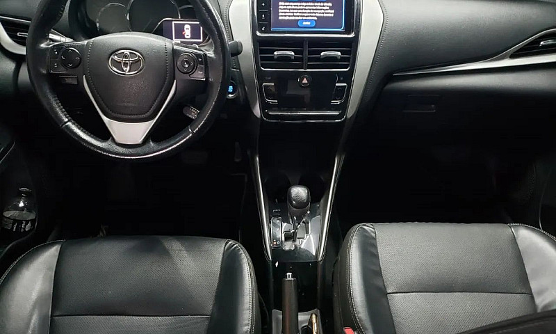 Toyota Yaris Xs Seda...