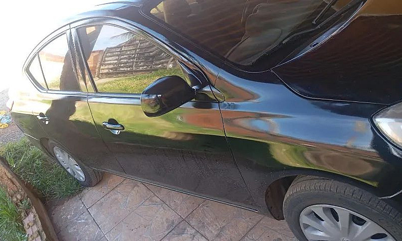 Nissan Versa S 1.6 1...