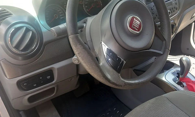 Fiat Palio Essence 1...