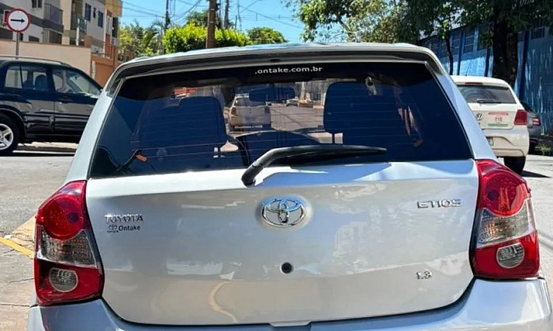 Toyota Etios X 1.3 F...