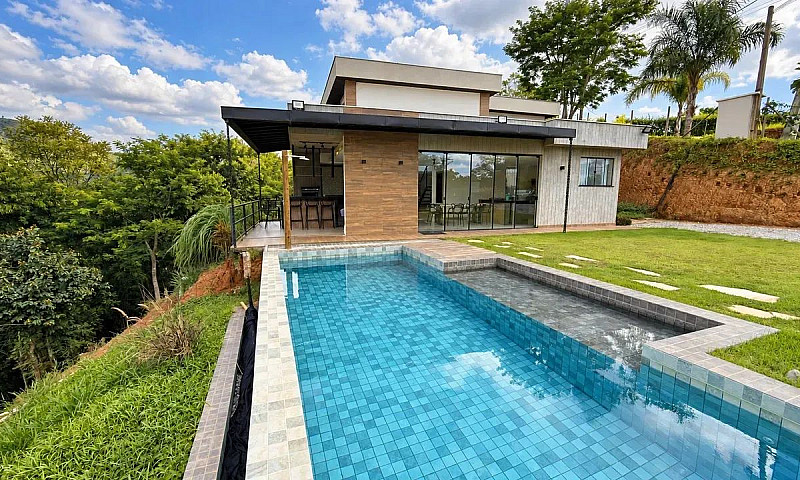 Casa Com 3 Dormitóri...