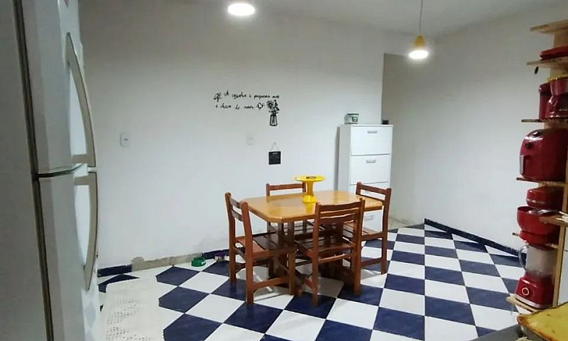 Alugo Casa Com  1 Qu...