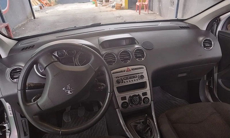 Peugeot 408...