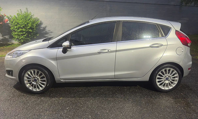 Ford Fiesta Titanium...