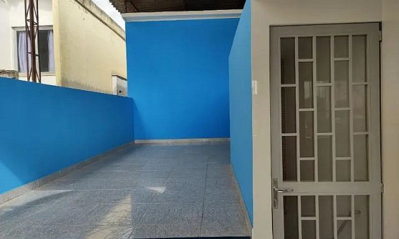 Aluga-Se Casa De 1 Q...