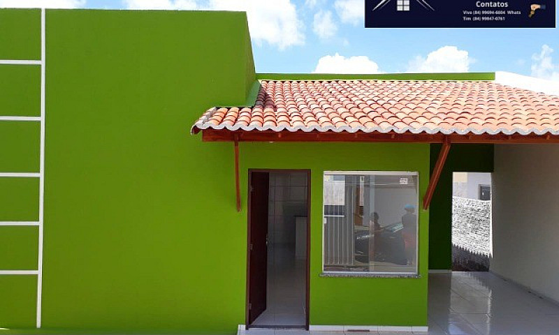Casa Com 2/4 E 2 Suí...