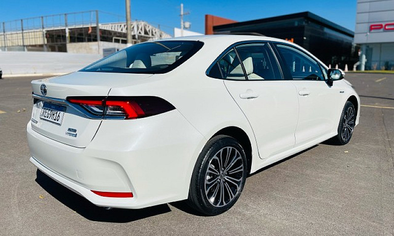 Vendo Corolla Hybrid...